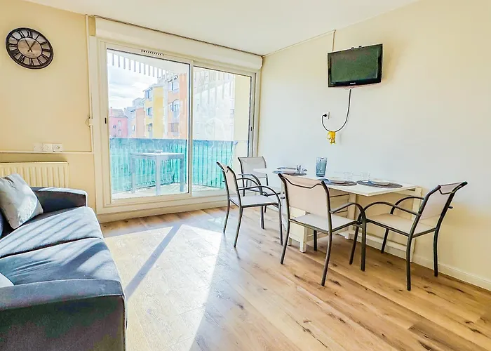 4 Personnes Avec Piscine Agde